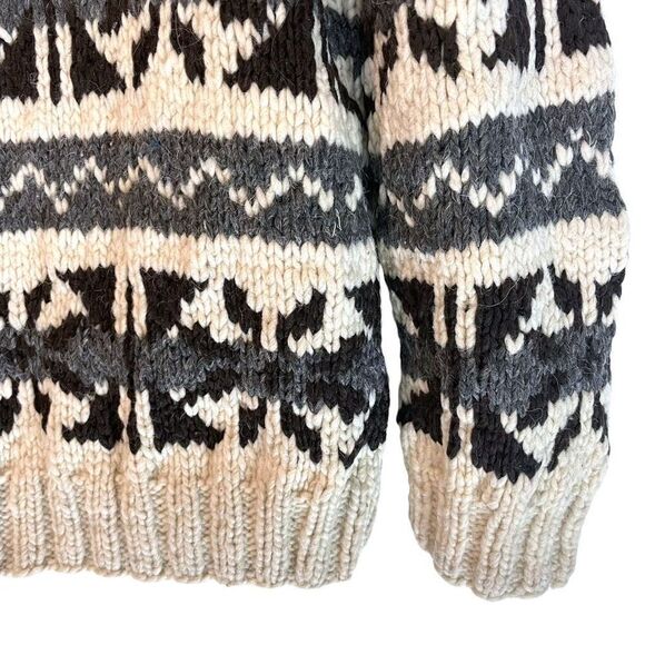 Knit Cowichan Sweater made in Equador 
100% Wool - Picture 10 of 10